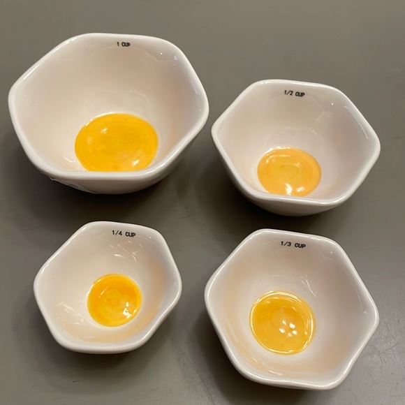 Sunshine Farms Egg Yolks Measuring Cups - Picture 1 of 2